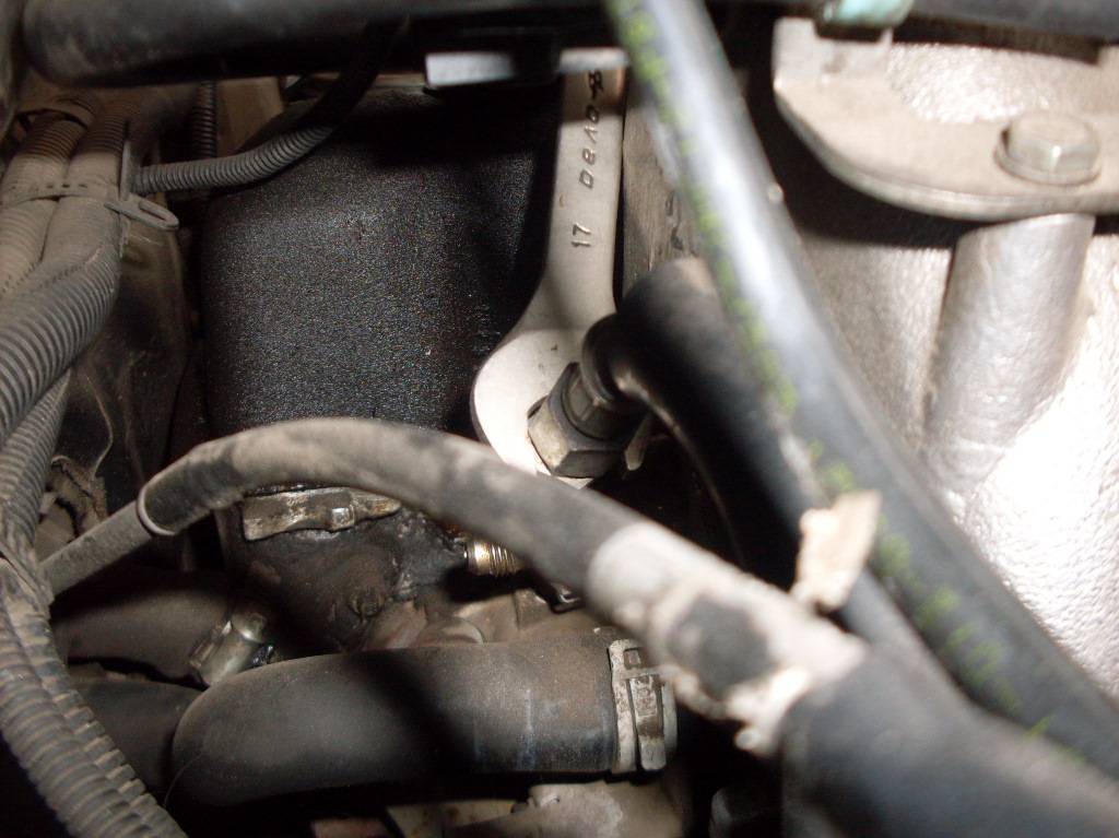 Почему в салоне нива шевроле пахнет бензином: ремонт