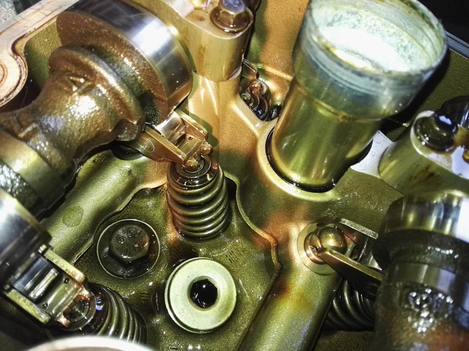 Почему клинит двигатель и как с этим бороться