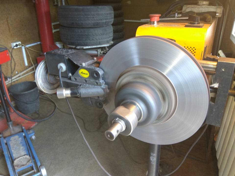 Расточка тормозных дисков автомобиля — как проточить без снятия, со снятием, выполнить ремонт на станке pro cut