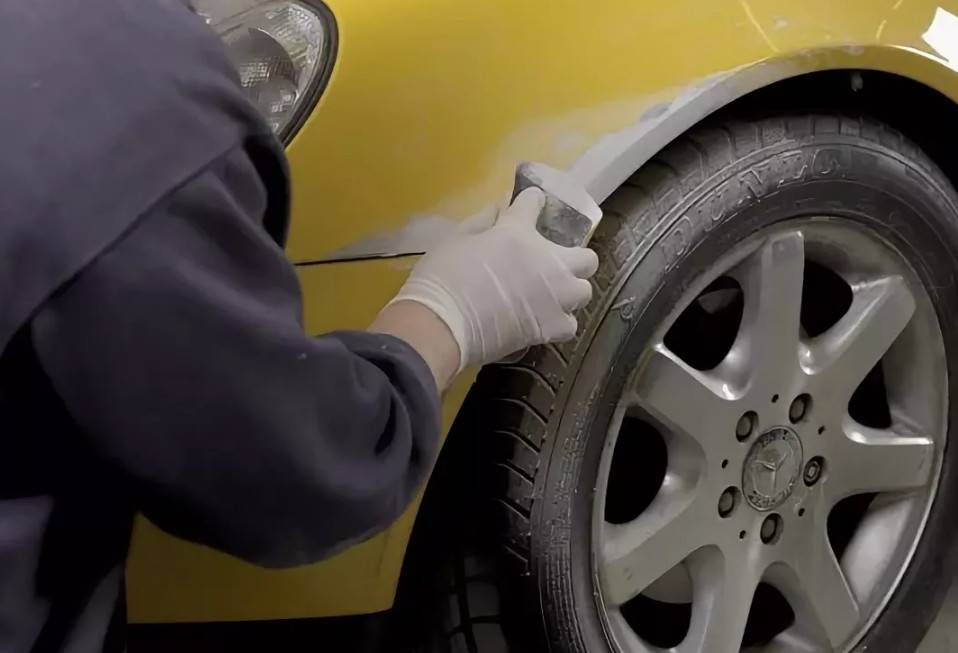Как убрать ржавчину с кузова автомобиля своими руками: чем обработать и зачистить поверхность, как вытравить и избавиться от коррозии?