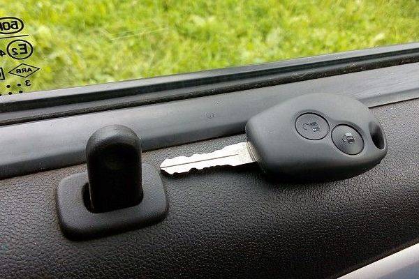 Как открыть машину, если ключи остались внутри — рабочий способ 2021 года