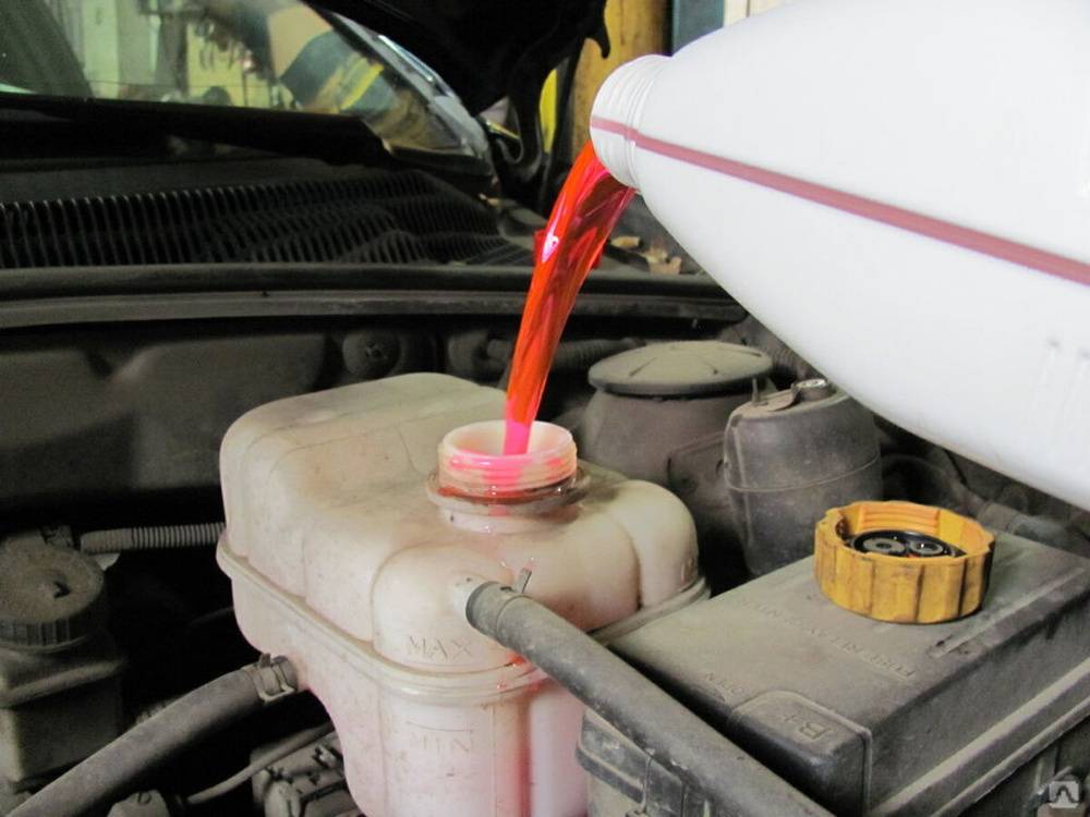 Замена антифриза: как заменить охлаждающую жидкость в автомобиле